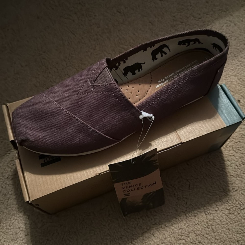 BNWT TOMS classic canvas- ASH